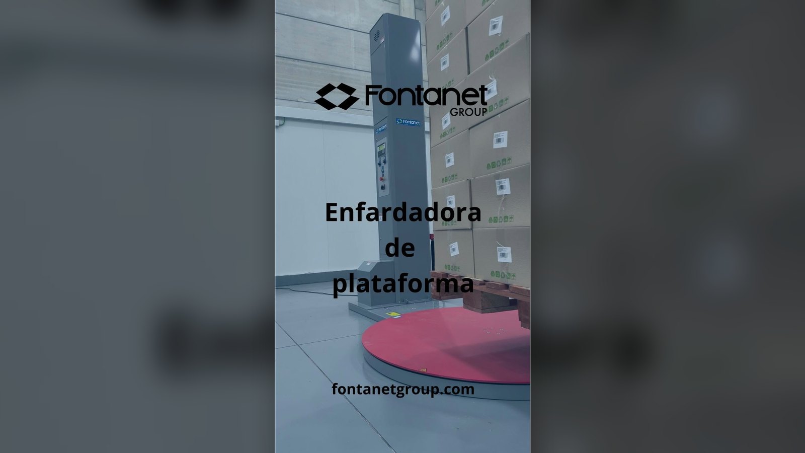 Enfardadora de plataforma giratoria envolviendo un palé con film estirable