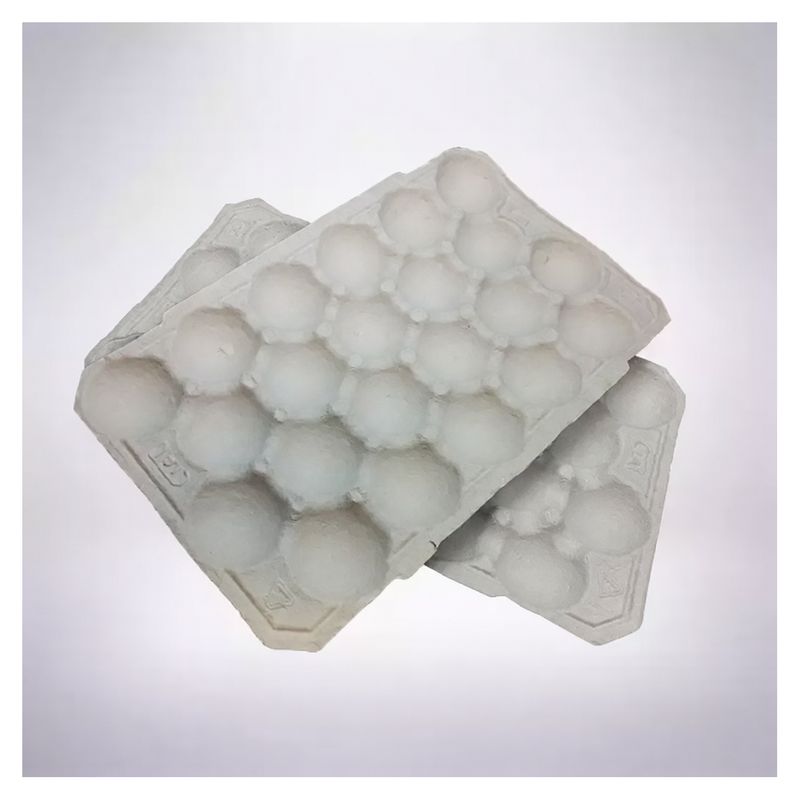 Tres bandejas Traypack Cargo de color gris claro con cavidades redondas, apiladas