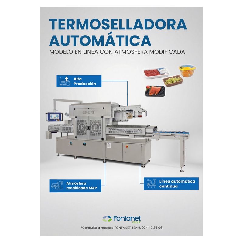 Fiche catalogue d'une operculeuse automatique en ligne sous atmosphère modifiée, avec écran tactile, bobine de film et convoyeur de sortie, à côté de barquettes de viande, de saumon et d'olives