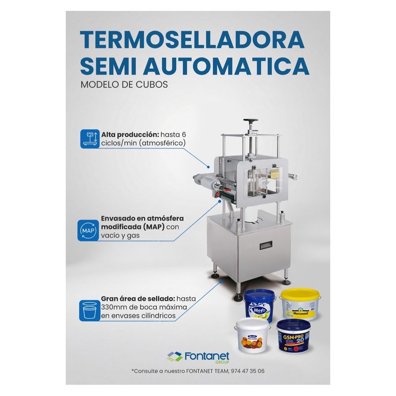 Termosigillatrice semiautomatica per secchi in acciaio inox con bobina di film, volantino di regolazione e sportello di protezione, accanto a secchi di plastica con manico