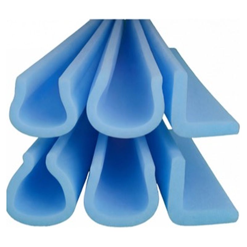 Perfiles de foam azul en forma de U y de L apilados
